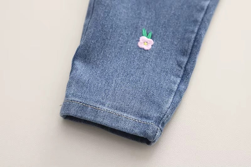 Toddler Girl Flower Sweater & Jeans Set – Cute 2-Piece Outfit